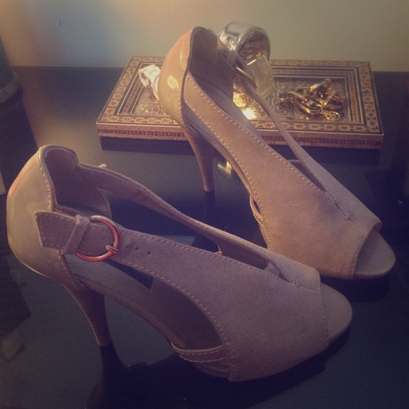 Steve Madden Leather Luxe Peep-Toe Shoes, size 7