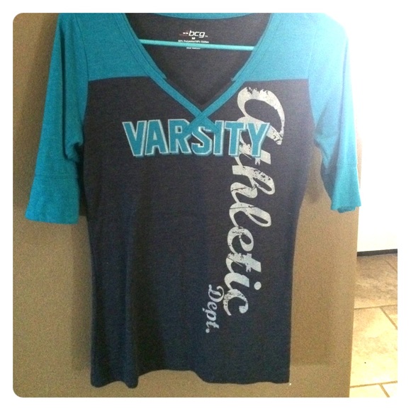 V-Neck Mid-Sleeve Top