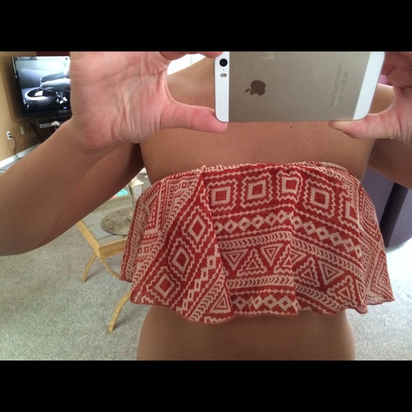 Strapless ruffled crop top - Picture 3 of 3