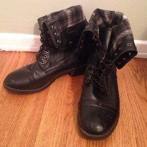 Combat boots