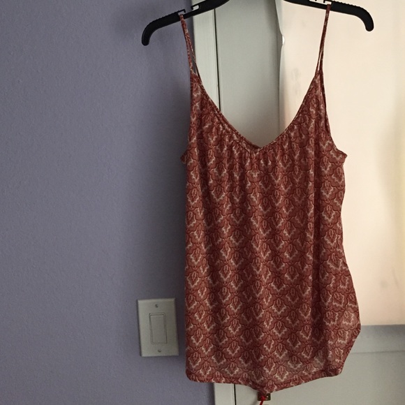Patterned tank