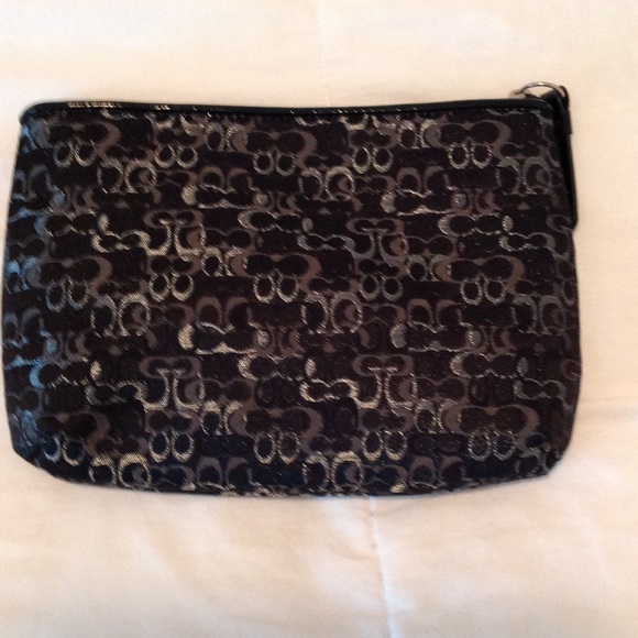Cute authentic coach clutch - Picture 2 of 2