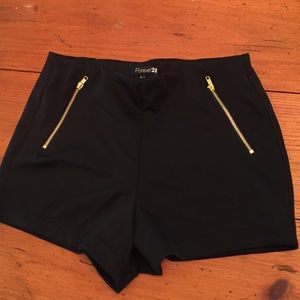 Forever21 fitted black zippered high waisted short