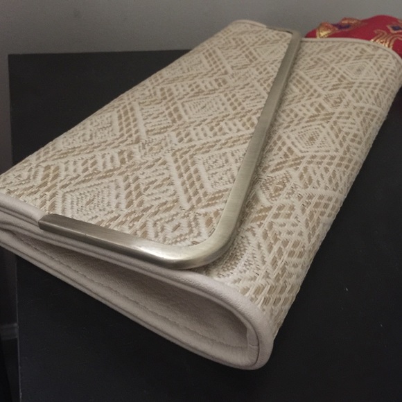 Cross clutch with a chain