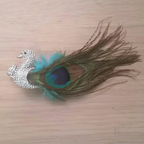 Ring with feathers