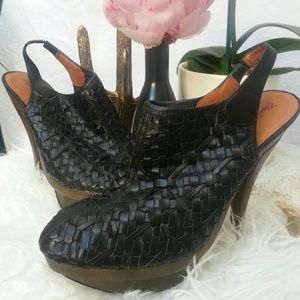 Elizabeth and James Platform Mule