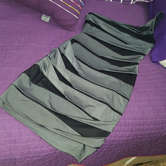 Grey & black dress - Picture 4 of 4