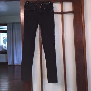 Size 2 black American Eagle skinny jeans