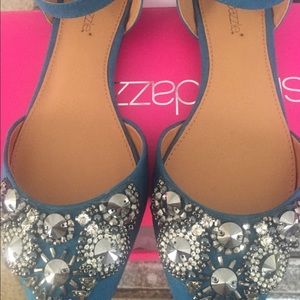 Sequined pointy flats