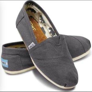 Gray TOMS size:7