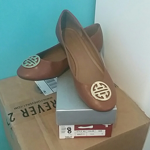 Flat brown shoes
