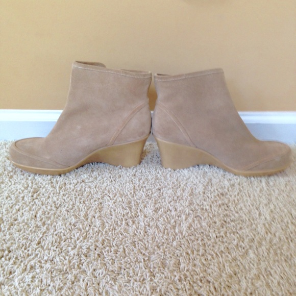 Tan wedges - Picture 2 of 2