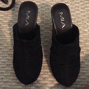 MIA 🌟 black suede booties clogs. Size 6