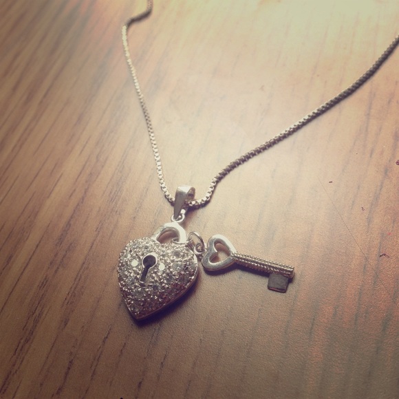 Jewelry - Sterling Silver Heart & Key Necklace