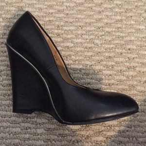 MIA 🌟 black point toe wedges