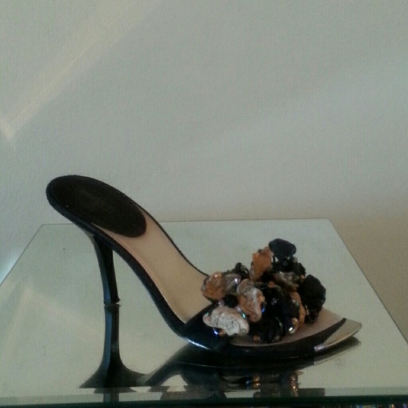 preview international Shoes - SOLD Sandals with flower detailing