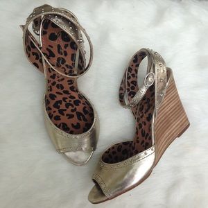 Gold Wedge
