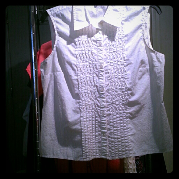 A white sleeveless button down nwot