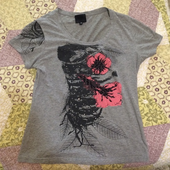 Grey Shirt with flower and feather design.