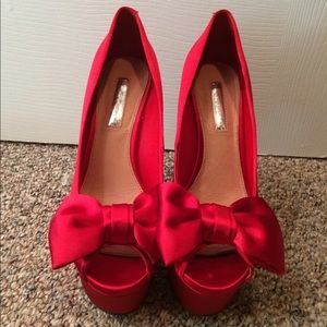 Red Bow Pumps