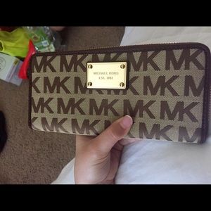 Michael kors wallet