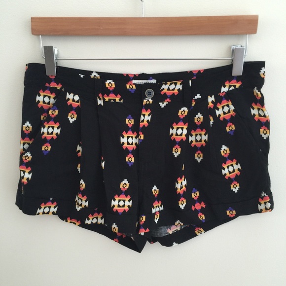 Cuffed Geometric Print Shorts NWOT - Picture 2 of 4