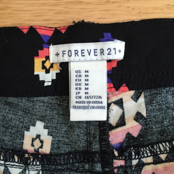 Cuffed Geometric Print Shorts NWOT - Picture 4 of 4