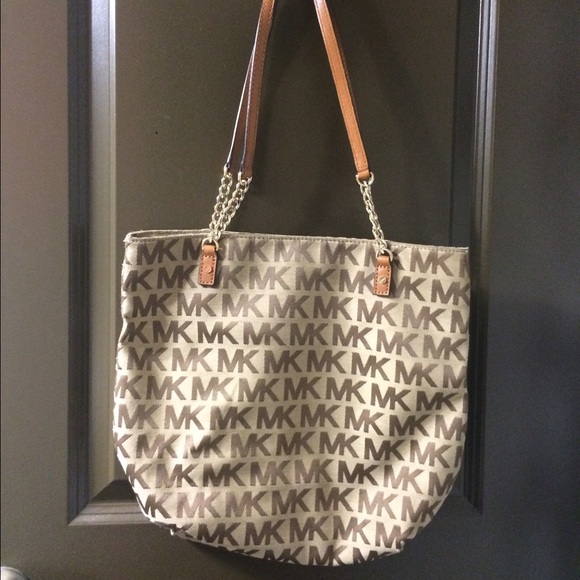 Gently used Micheal kors handbag signature print