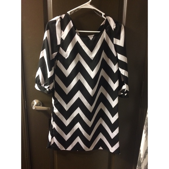 Black and white chevron dress size XS