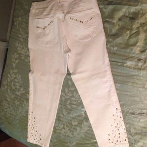 ♦️REDUCED💲♦️Sexy white studded capris