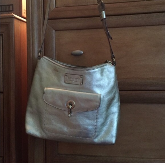 🚨SOLD🚨Silver kate spade crossbody bag