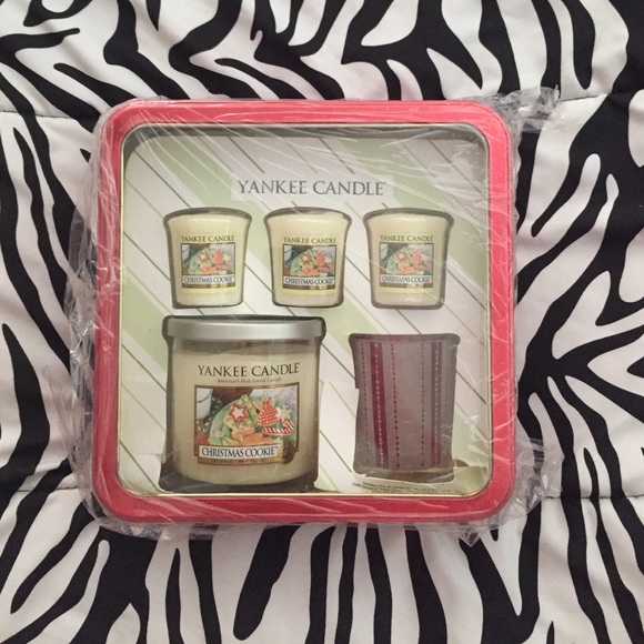 Yankee Candle Christmas Cookie gift set tin.