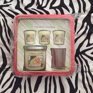 Yankee Candle Christmas Cookie gift set tin.