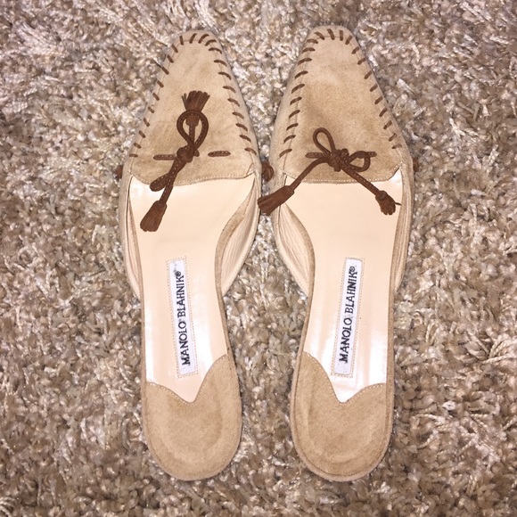 Super cute suede tan/brown Manolo Blahnik flats