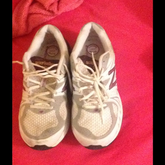 New Balance walking shoes - Picture 2 of 2