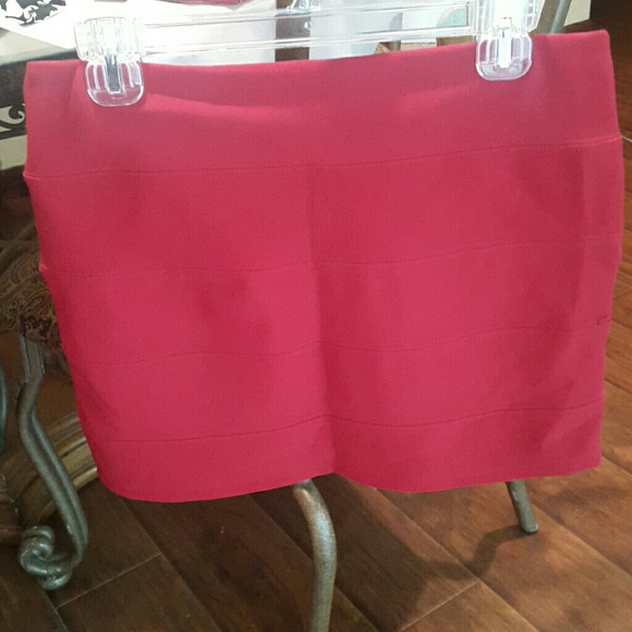 F21 New Red mini skirt - Picture 2 of 3