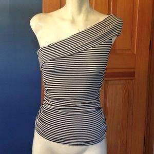 🎉It Girl HP🎉 Arden B one shoulder striped top