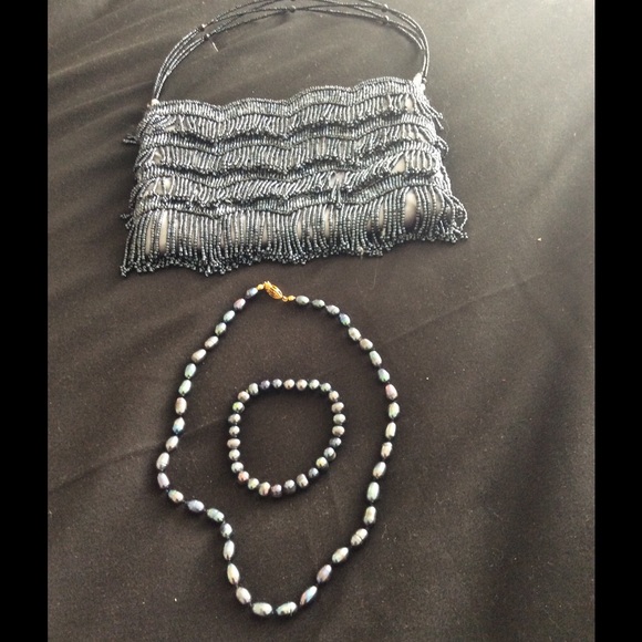 Shimmy purse and matching jewels