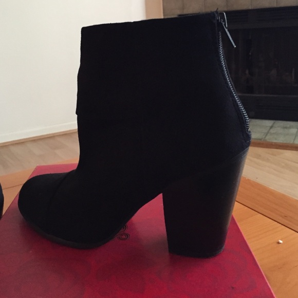 Black suede Ankle boots - Picture 2 of 4