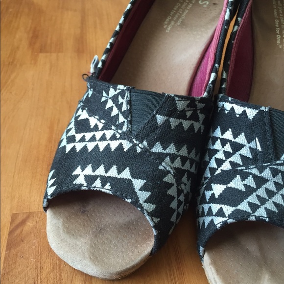 Toms Aztec Wedges - Picture 2 of 4