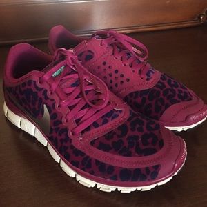 FLASH SALE * 🎉 cheetah Nike free 5.0