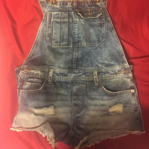Super cute billabong overalls - Picture 2 of 4