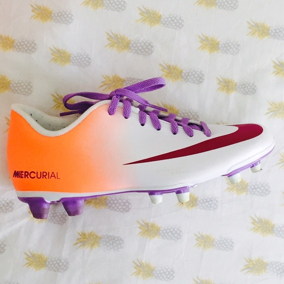 Women's Nike mercurial cleats - Picture 3 of 4
