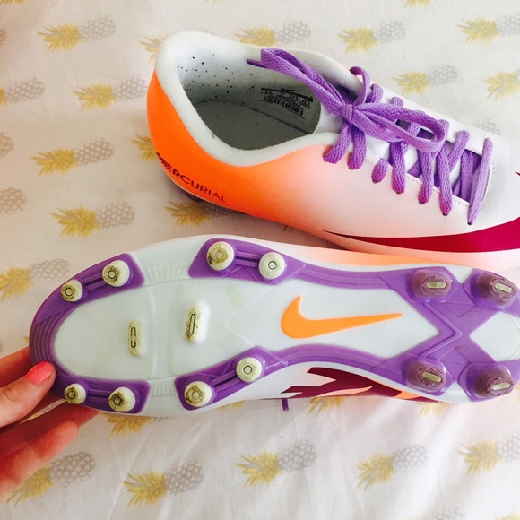 Women's Nike mercurial cleats - Picture 4 of 4