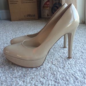 Nine West nude pumps