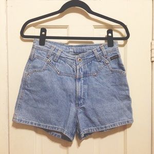 Vintage mid rise jean shorts