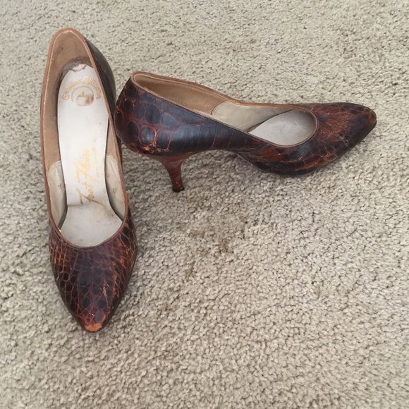 Antique alligator (genuine) high heels