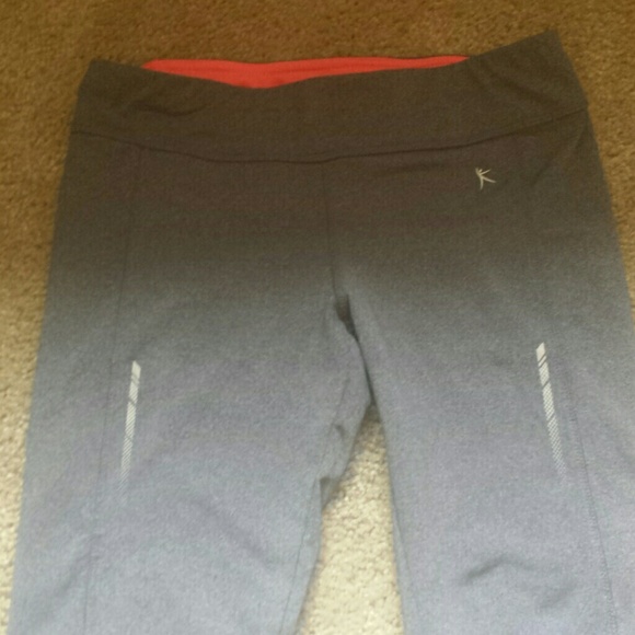 Yoga pants - Picture 2 of 2