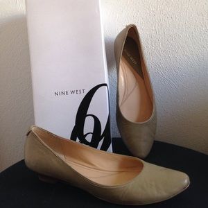 Nine West taupe slightly wedged shoes