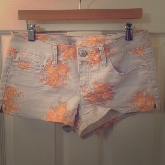 American eagle floral shorts